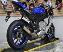 YAMAHA R1 2015 ................whatsaspp +971555271855