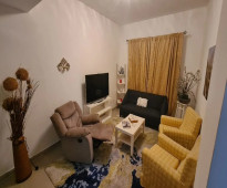 شقة مفروشة بالكامل غرفة وصالة بجانب صحاري مول على مخرج دبي