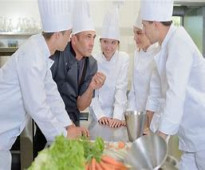 يتوفر لدينا من المغرب طباخين محترفين في مجال الطبخ الايطالي والفرنسي والعالمي