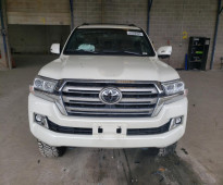 Toyota Land Cruiser..2019.......contact me on whatsapp +971557266210