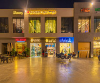 محل33م للبيع دور ارضي في the market mallالقاهره الجديده استلام فوري يصلح لكافه الانشطه